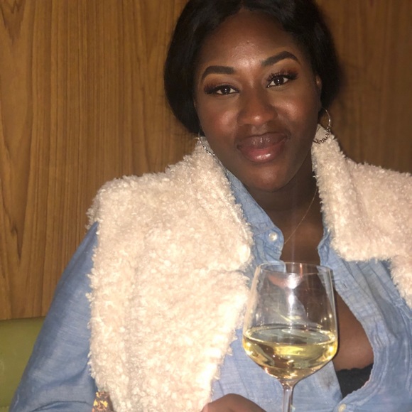 Meet your Posher, Vamica - Picture 1 of 1